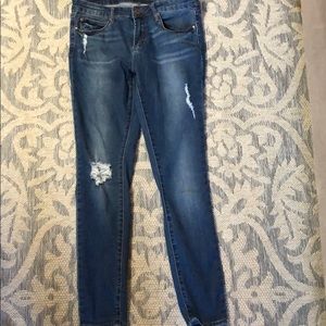 Woman’s articles of society stretch denim size 29